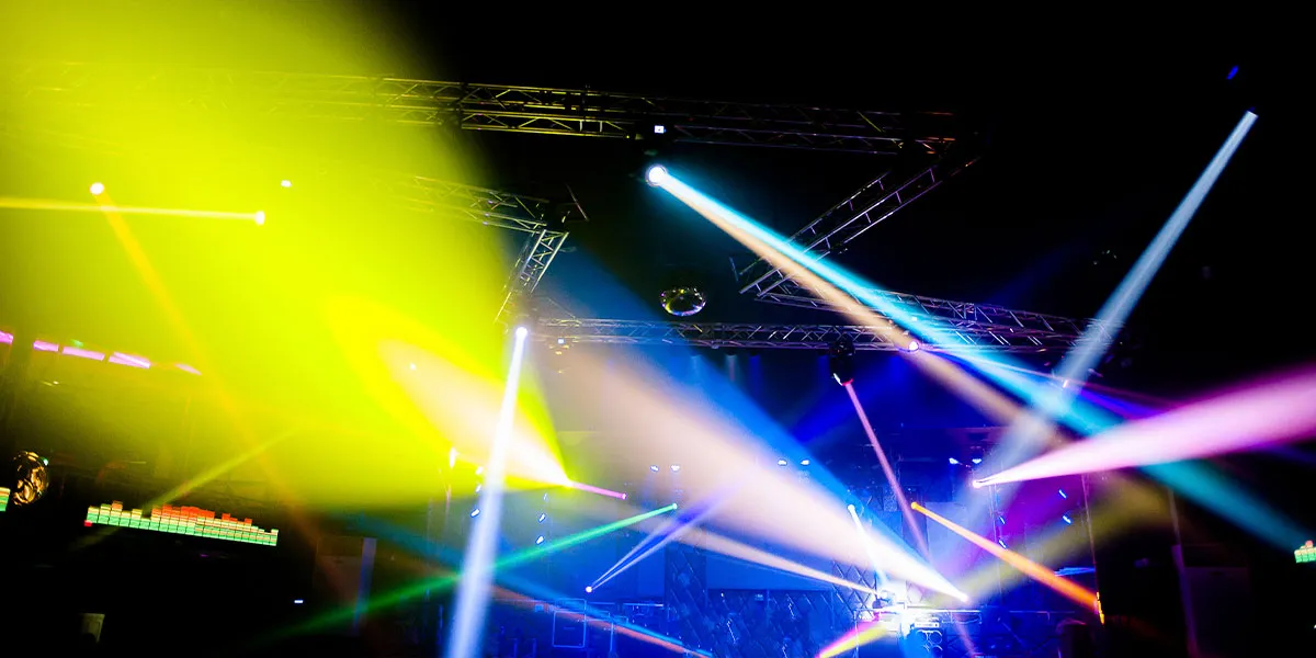 Luces para discoteca: guía #1 de calidad para iluminar  mejor los espacios